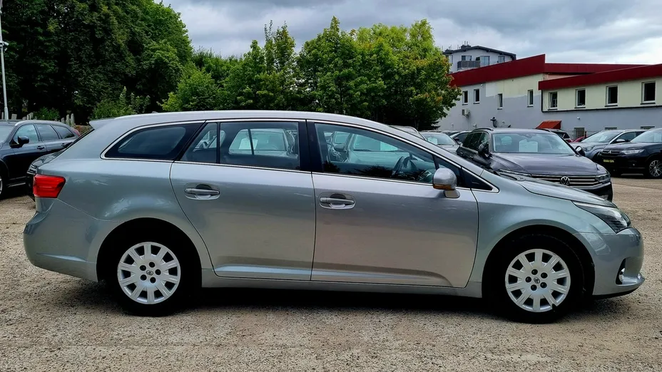 TOYOTA Avensis -