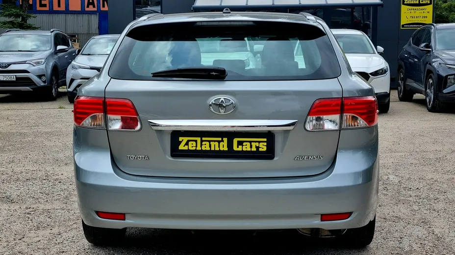 TOYOTA Avensis -