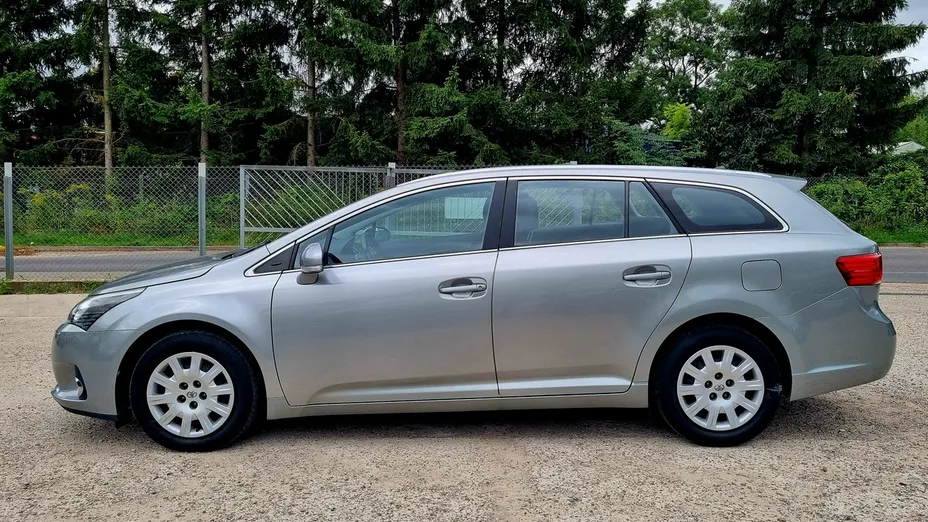 TOYOTA Avensis -