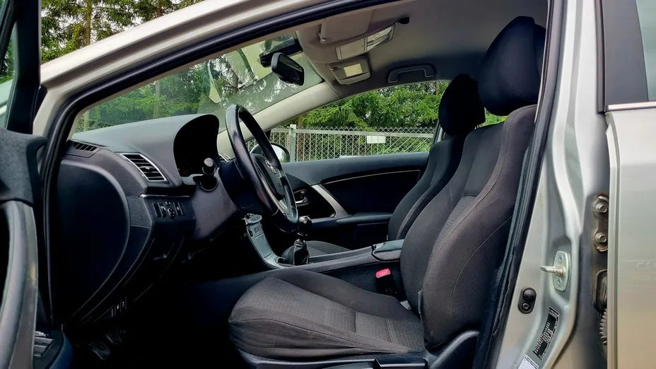TOYOTA Avensis -