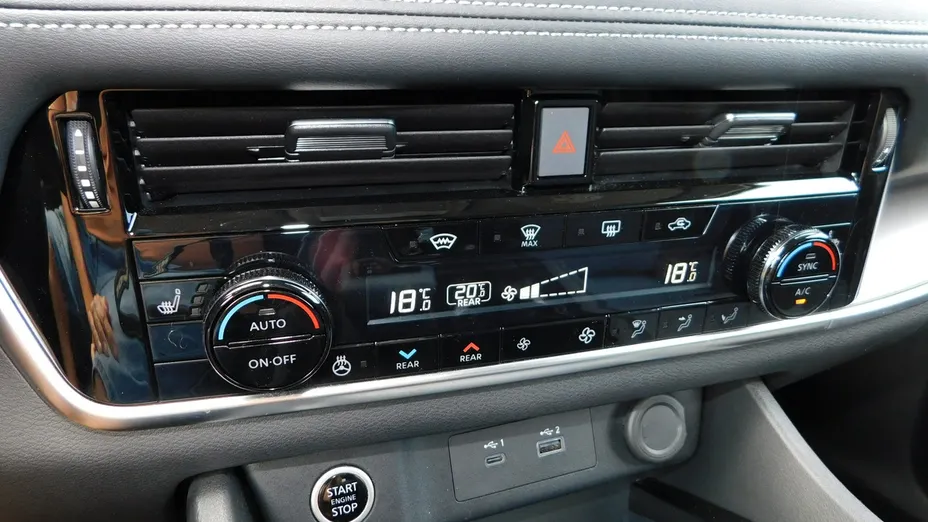 NISSAN X-Trail -