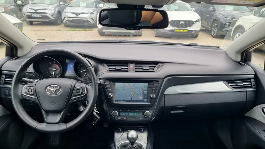 TOYOTA Avensis -