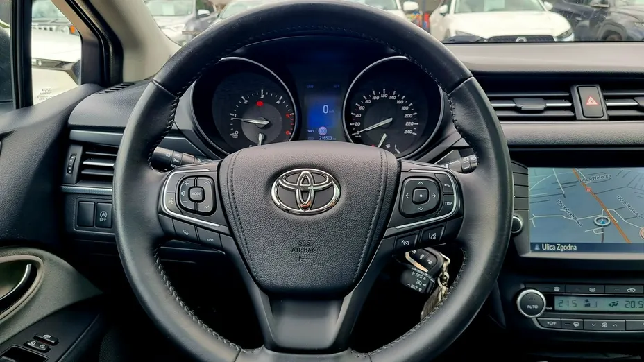 TOYOTA Avensis -