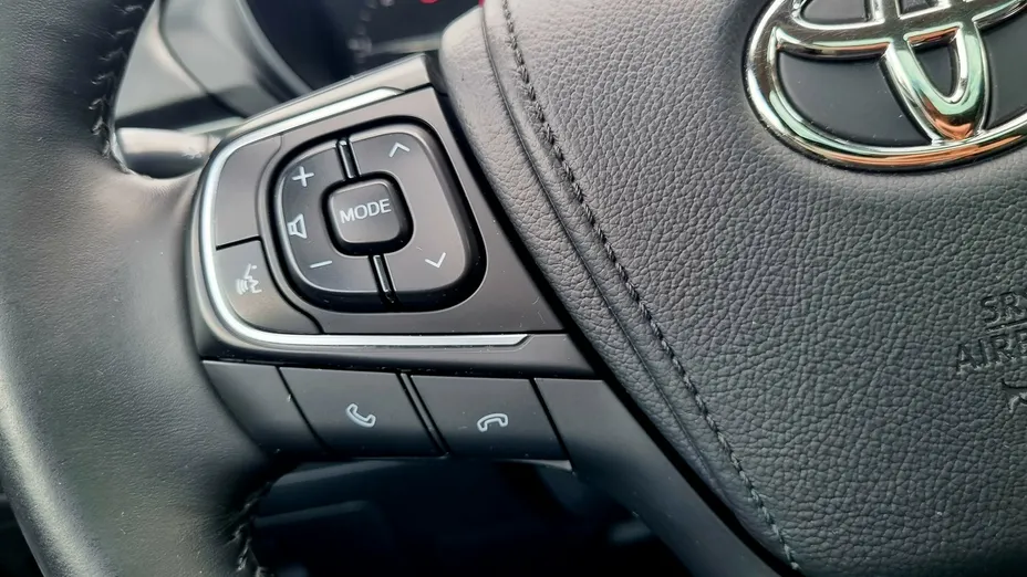 TOYOTA Avensis -