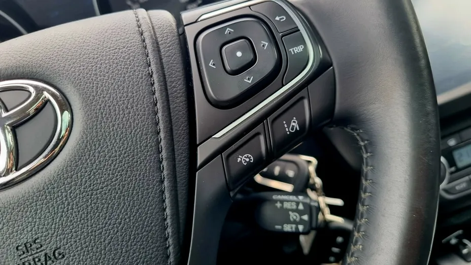 TOYOTA Avensis -