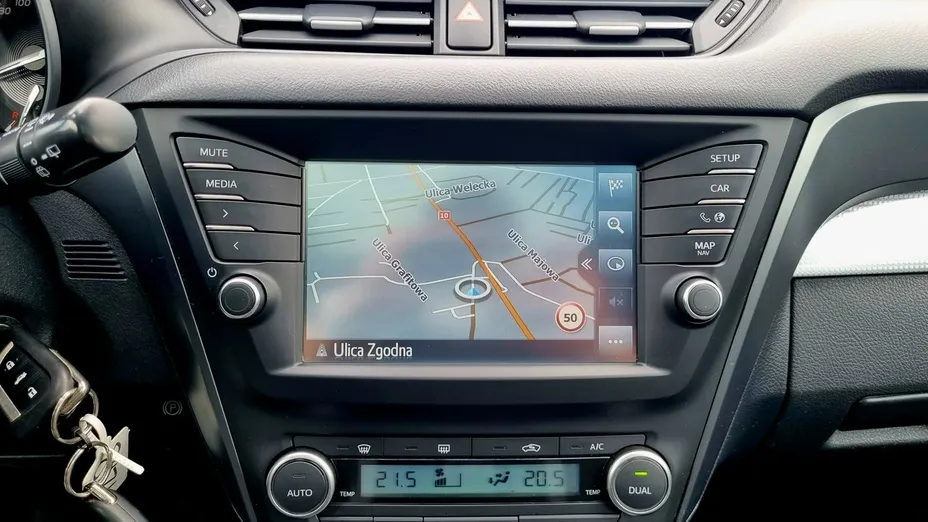 TOYOTA Avensis -