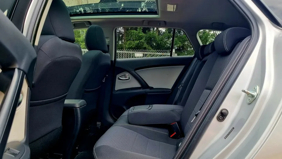 TOYOTA Avensis -