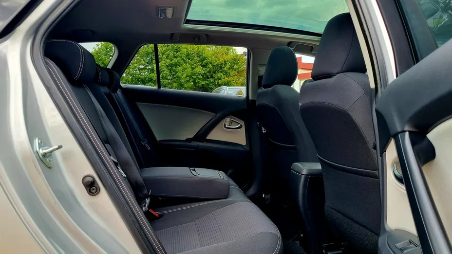 TOYOTA Avensis -