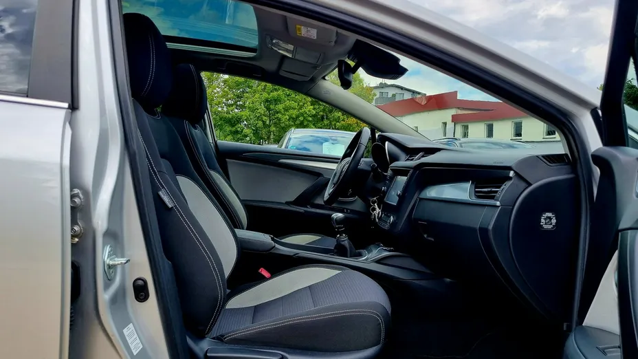 TOYOTA Avensis -