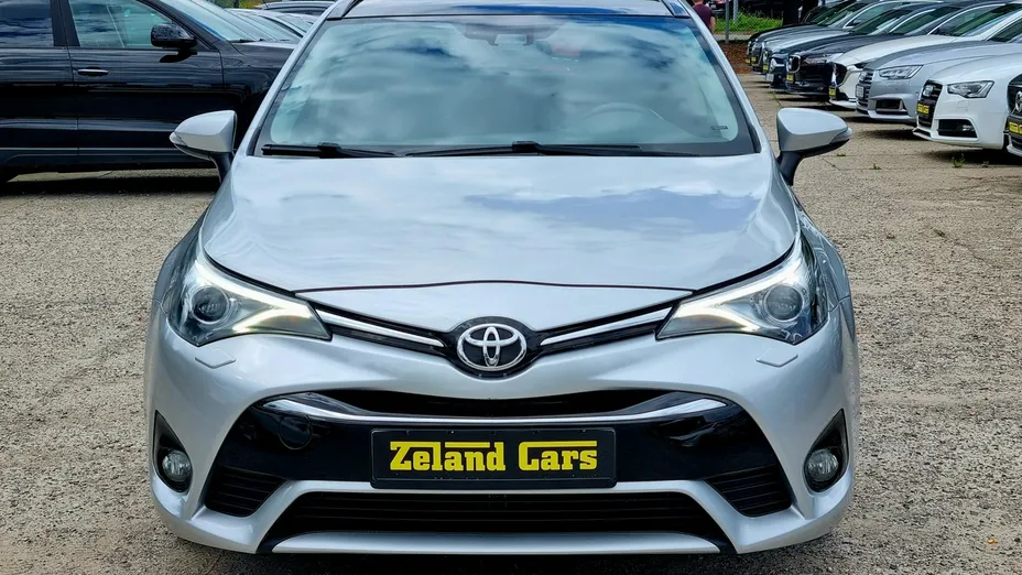 TOYOTA Avensis -