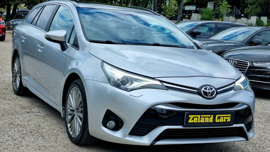 TOYOTA Avensis -