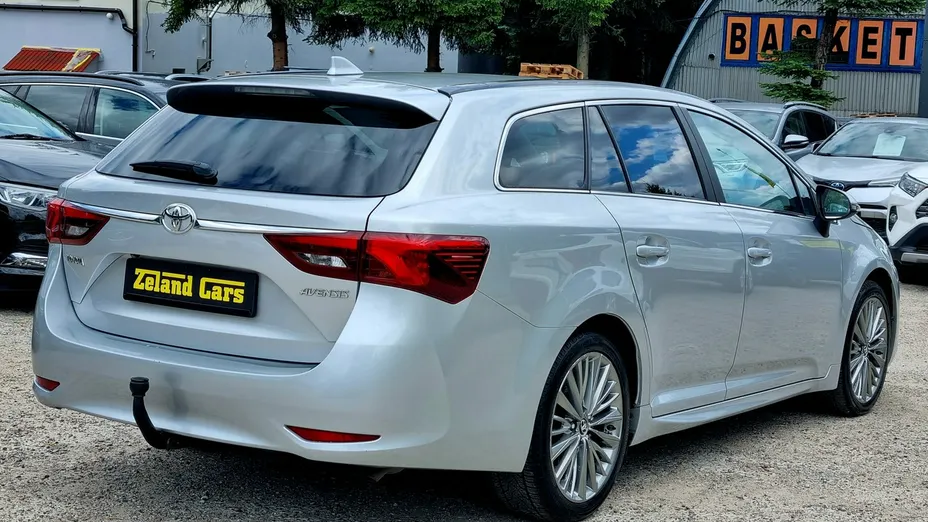 TOYOTA Avensis -