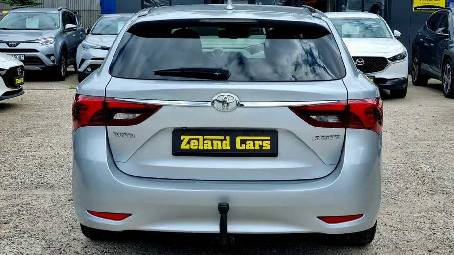 TOYOTA Avensis -