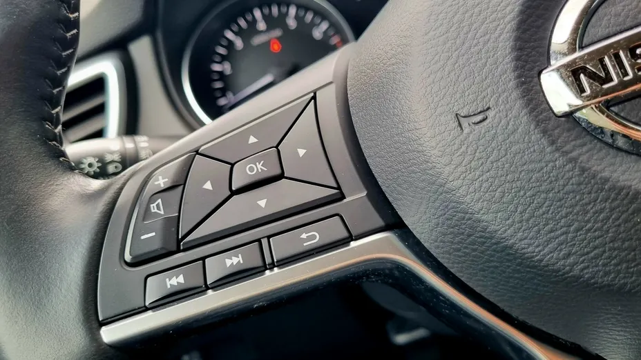 NISSAN Qashqai -
