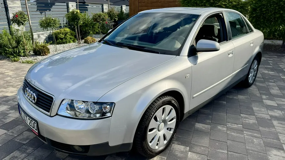 AUDI A4 -