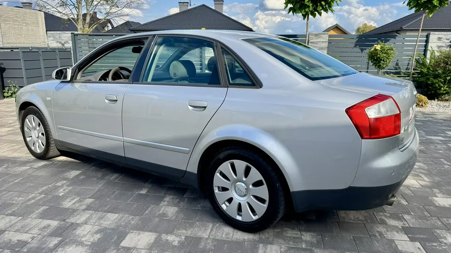 AUDI A4 -