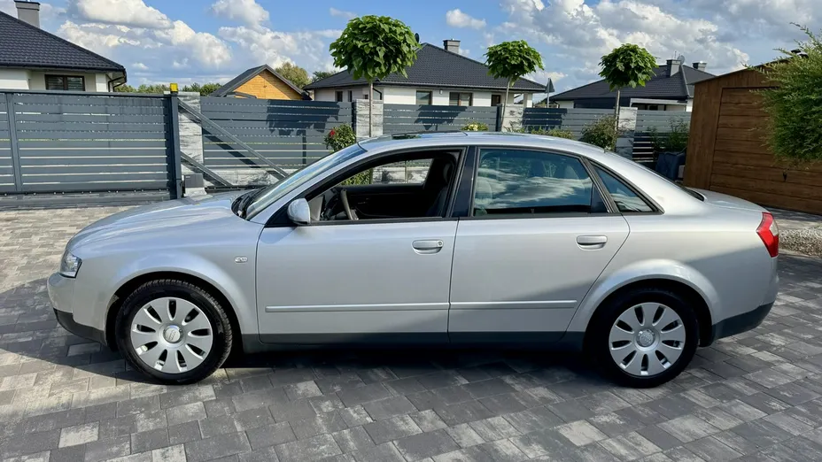 AUDI A4 -