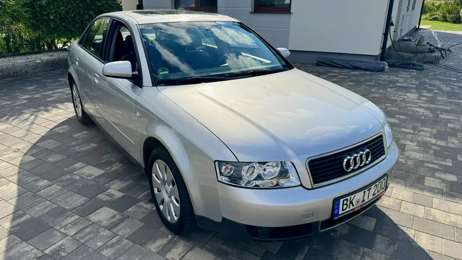 AUDI A4 -