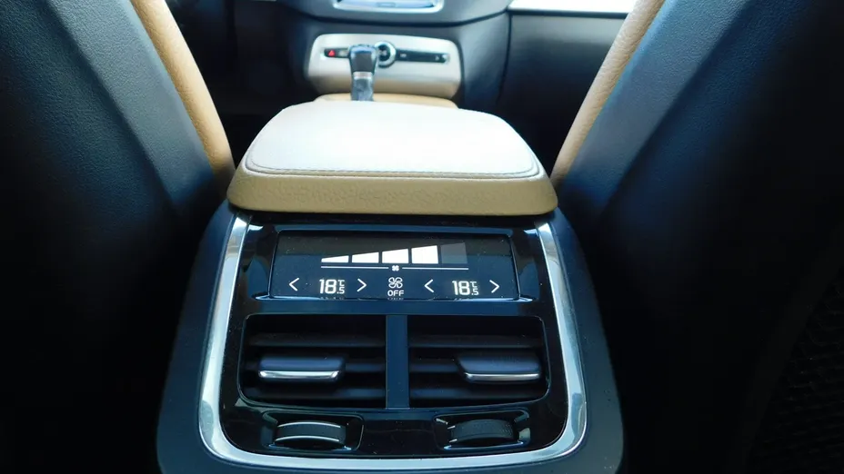 VOLVO XC90 -