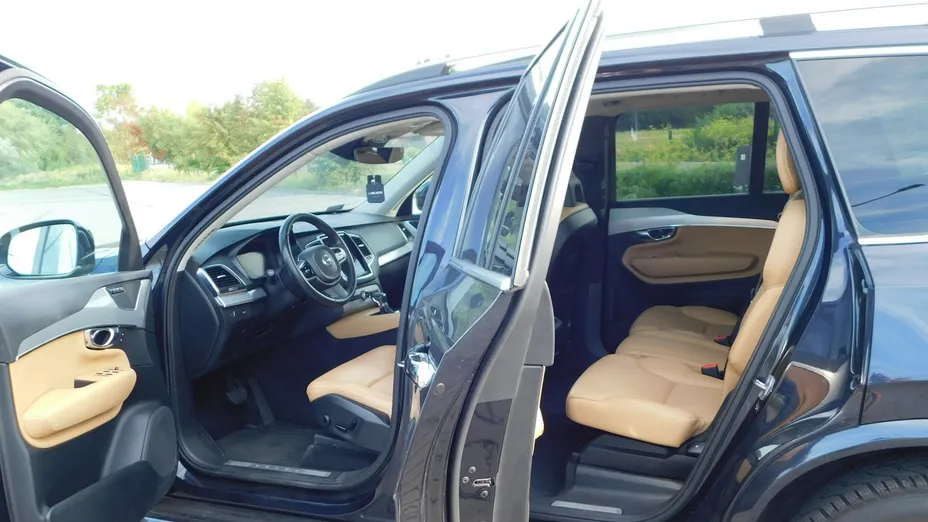 VOLVO XC90 -