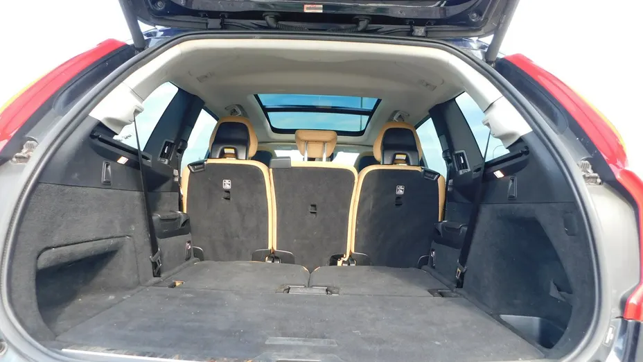 VOLVO XC90 -
