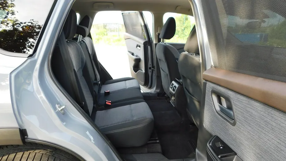 NISSAN X-Trail -