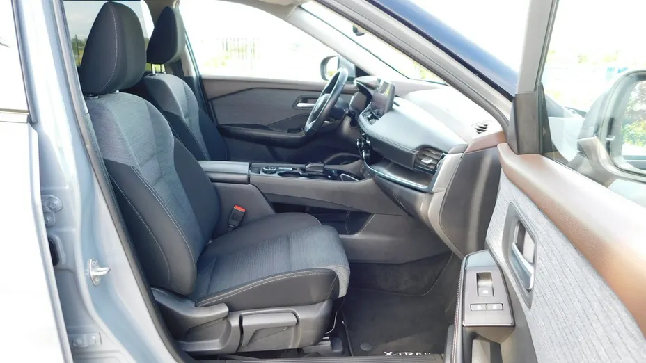 NISSAN X-Trail -