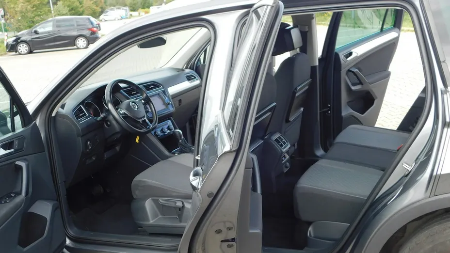 VOLKSWAGEN Tiguan -