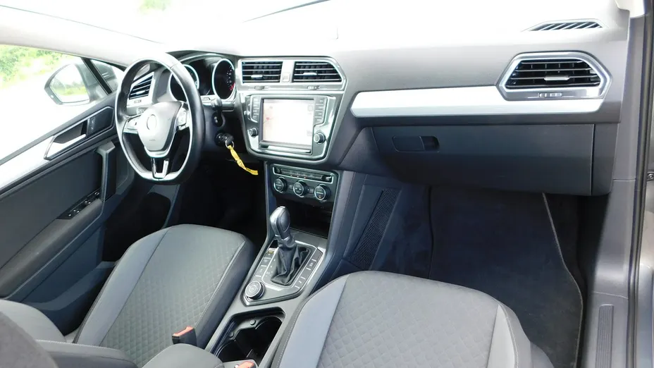 VOLKSWAGEN Tiguan -
