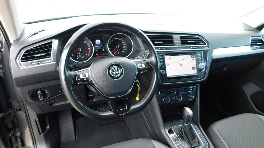 VOLKSWAGEN Tiguan -