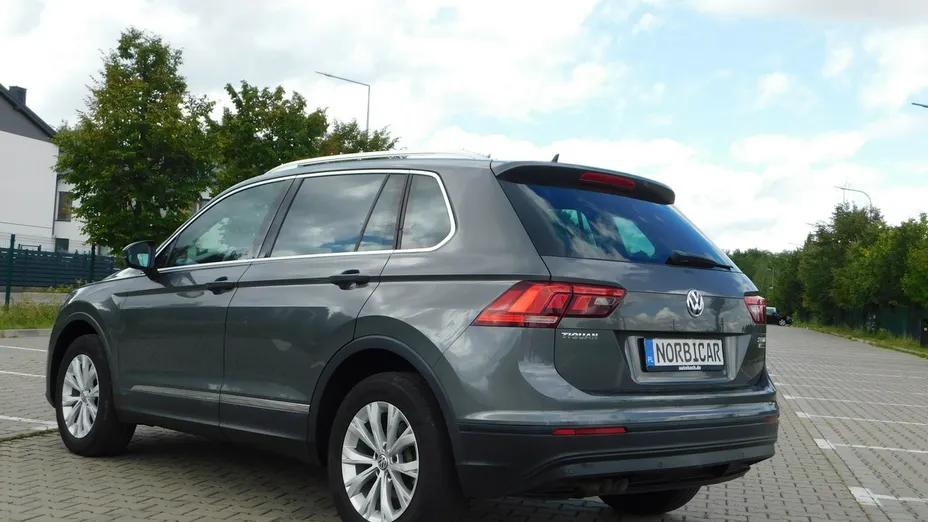 VOLKSWAGEN Tiguan -