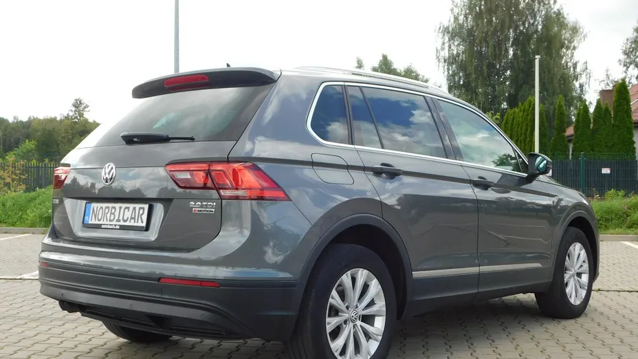 VOLKSWAGEN Tiguan -