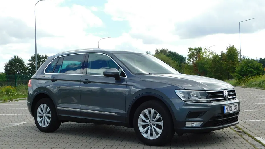 VOLKSWAGEN Tiguan -