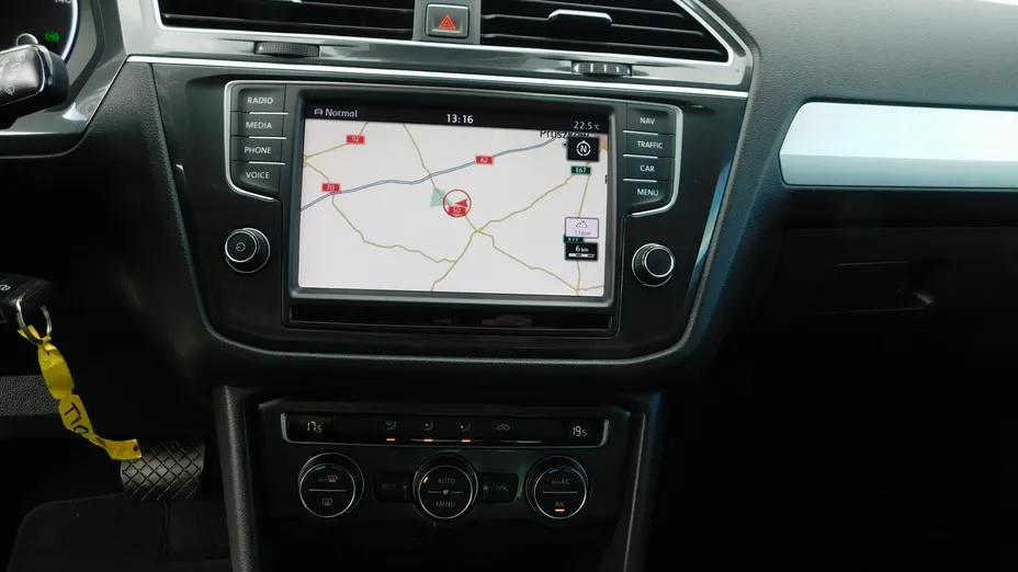 VOLKSWAGEN Tiguan -