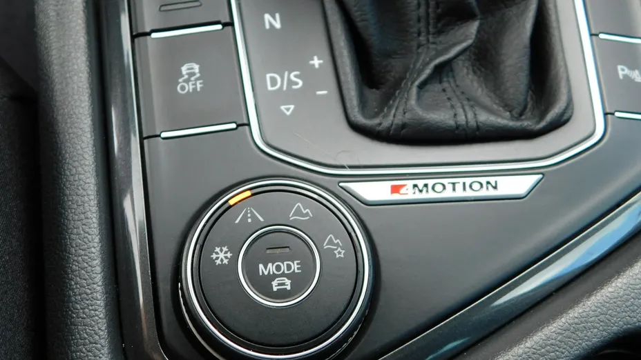 VOLKSWAGEN Tiguan -