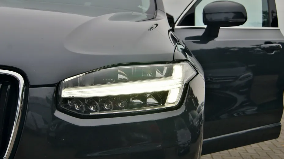 VOLVO XC90 -