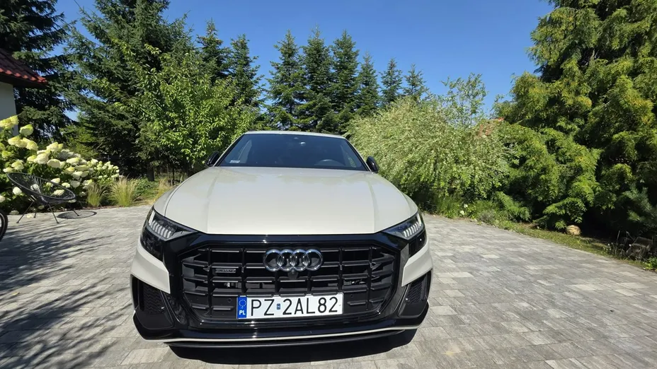 AUDI Q8 -