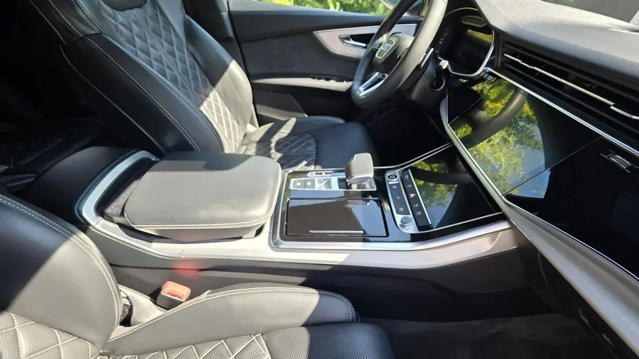 AUDI Q8 -
