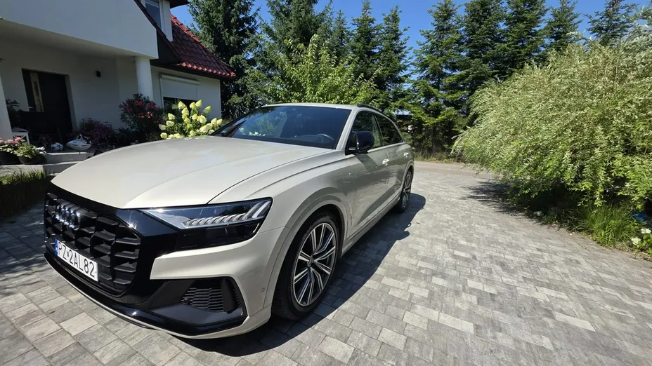 AUDI Q8 -
