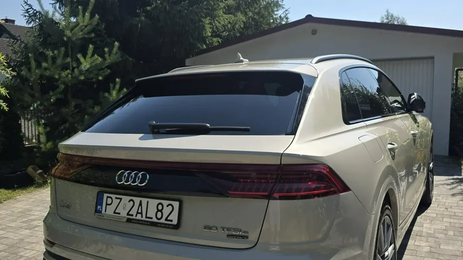 AUDI Q8 -