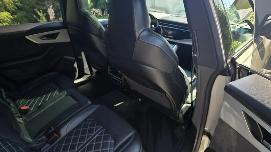 AUDI Q8 -