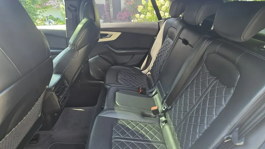 AUDI Q8 -