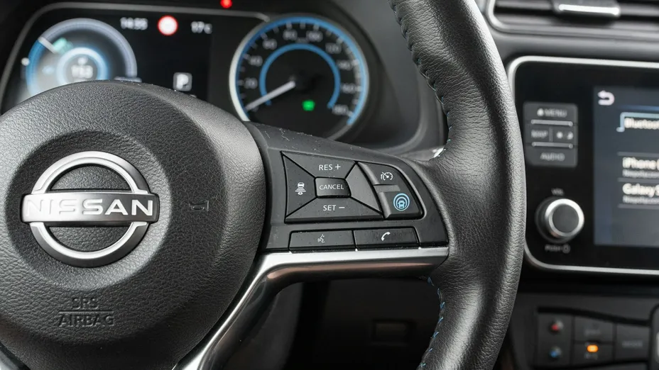 NISSAN Leaf -