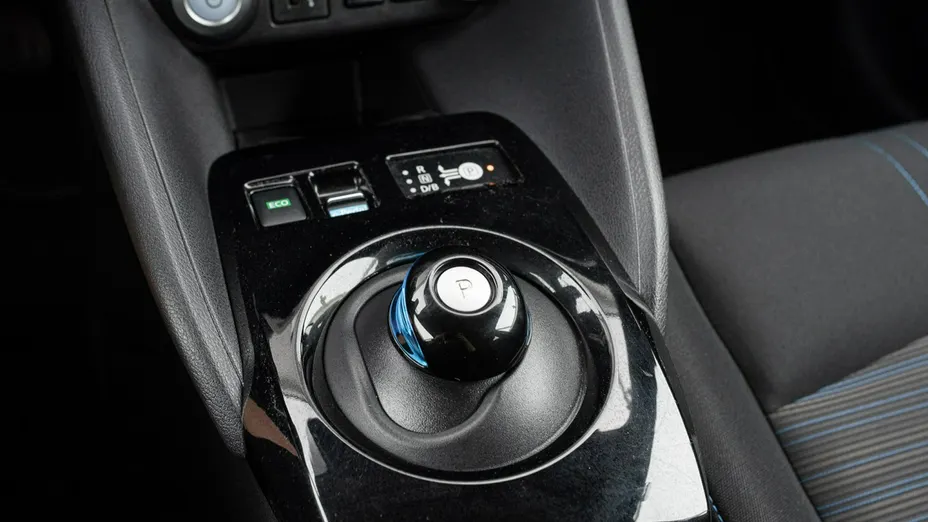 NISSAN Leaf -