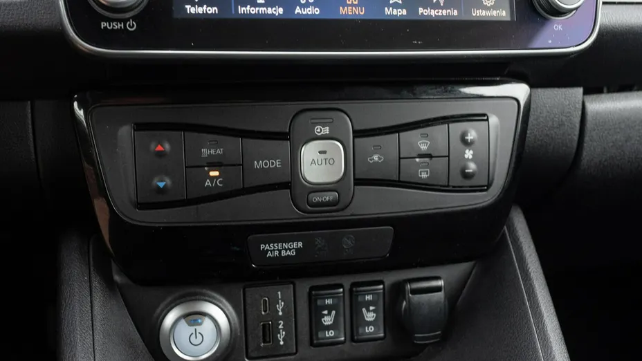 NISSAN Leaf -