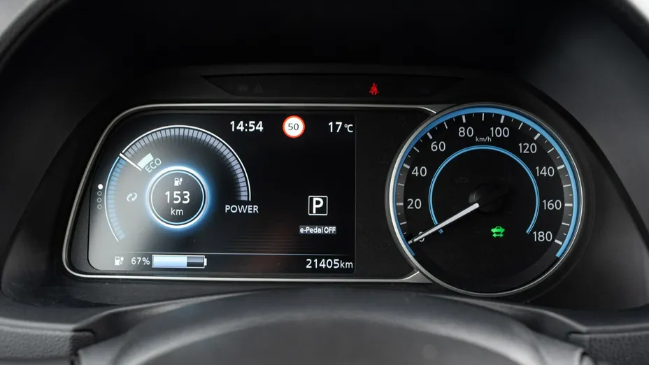 NISSAN Leaf -