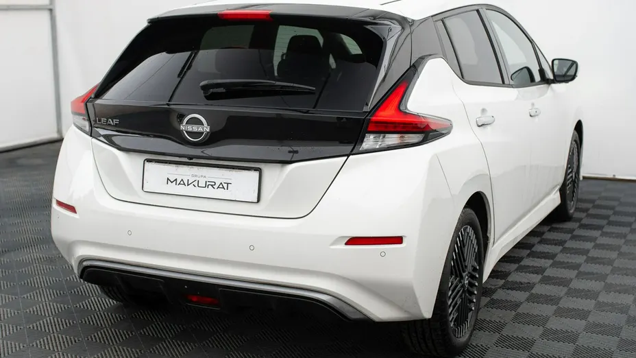 NISSAN Leaf -