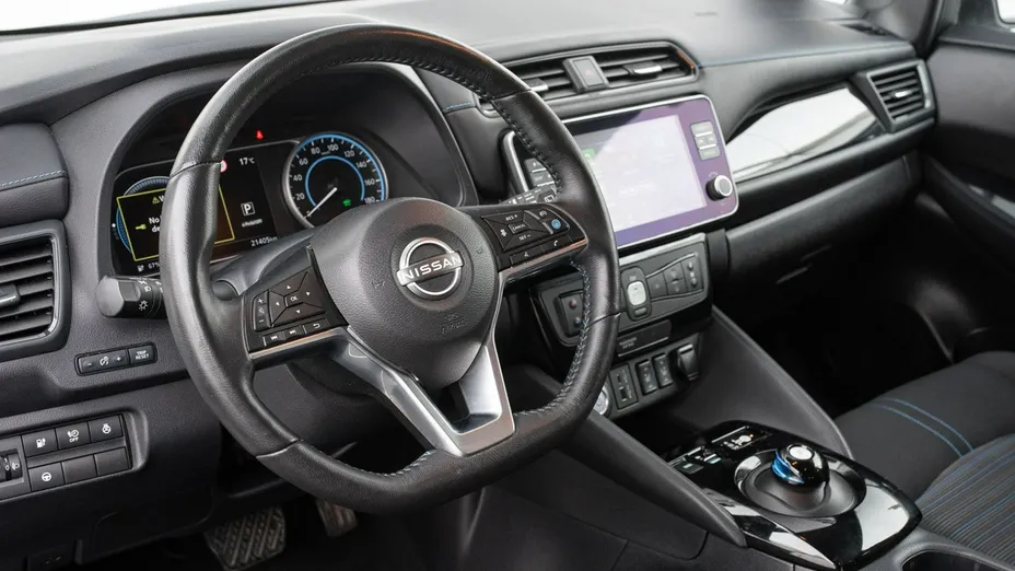 NISSAN Leaf -