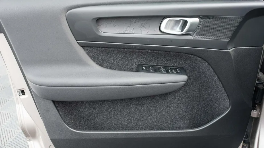 VOLVO XC40 -