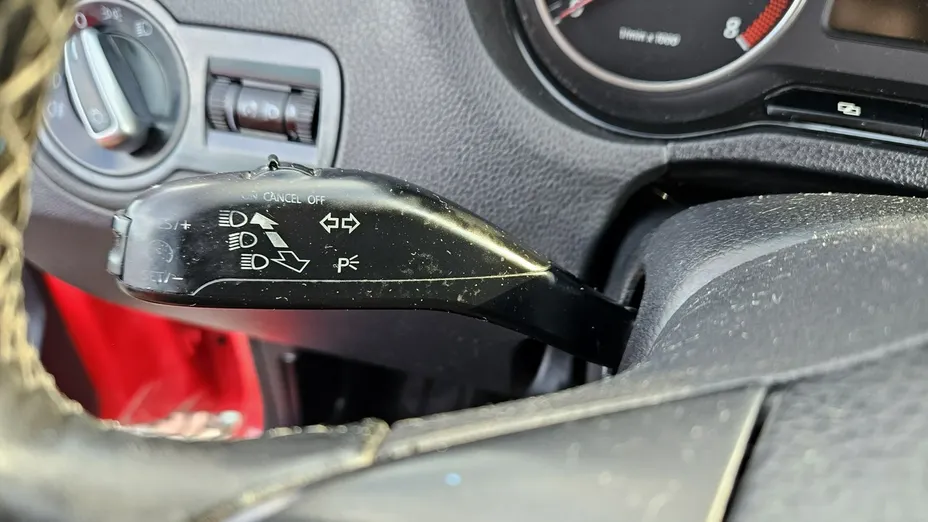 VOLKSWAGEN Polo -